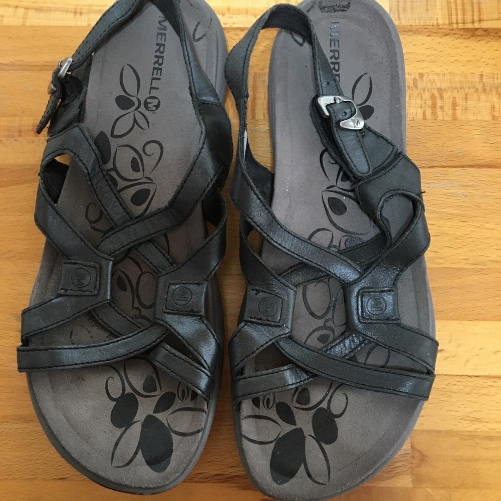 Merrell black leather sandals in EUC